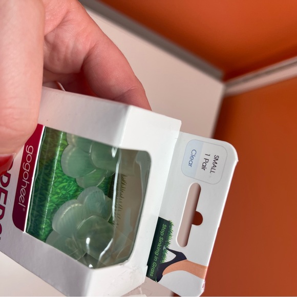 GoGoHeel STOPPERS Heel Protectors - Stops Sinking into Grass (Small) - Picture 11 of 13